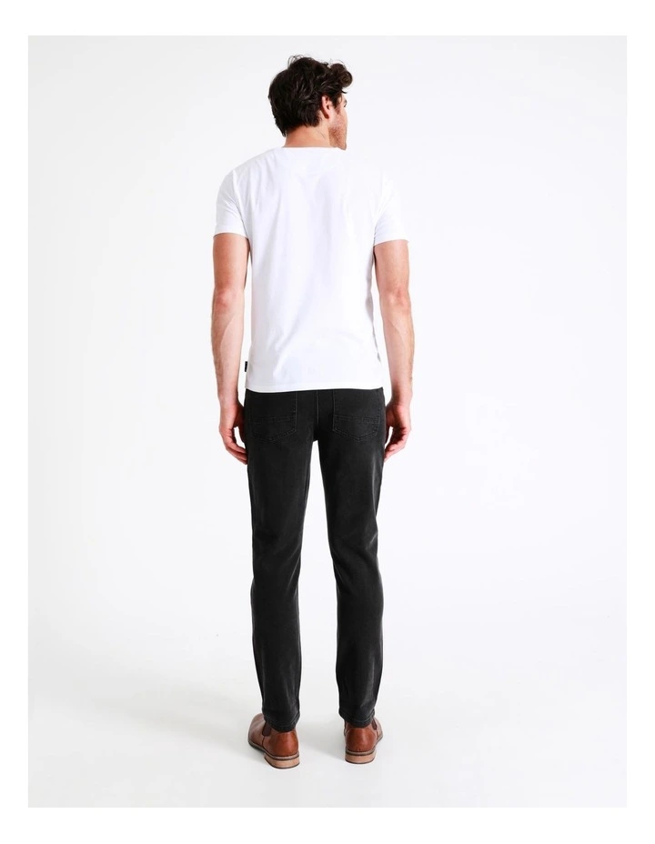 Kristian Slim Tapered Jean Size 30 Leg Length in Black